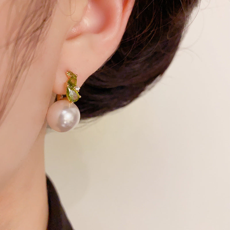 14K Gold Minimalist Green Zircon & Pearl Earrings – Elegant Design