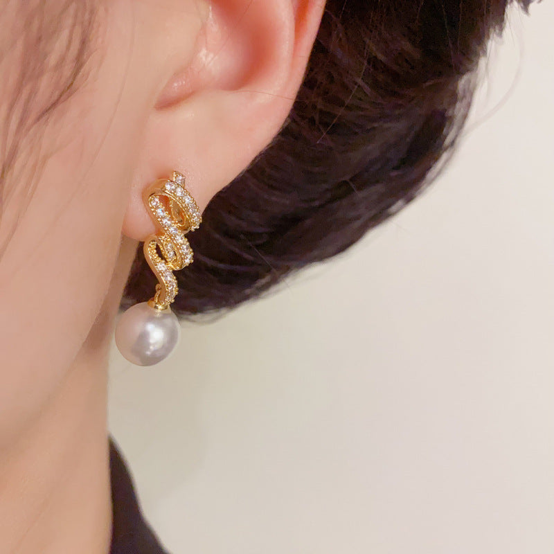 Elegant Full-Zircon Twisted Pearl Drop Earrings – Silver Needle Design