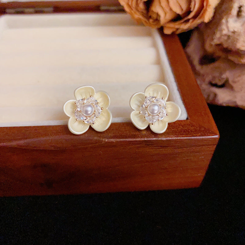 Luxury Zircon Pearl & Yellow Flower Stud Earrings – Elegant Design