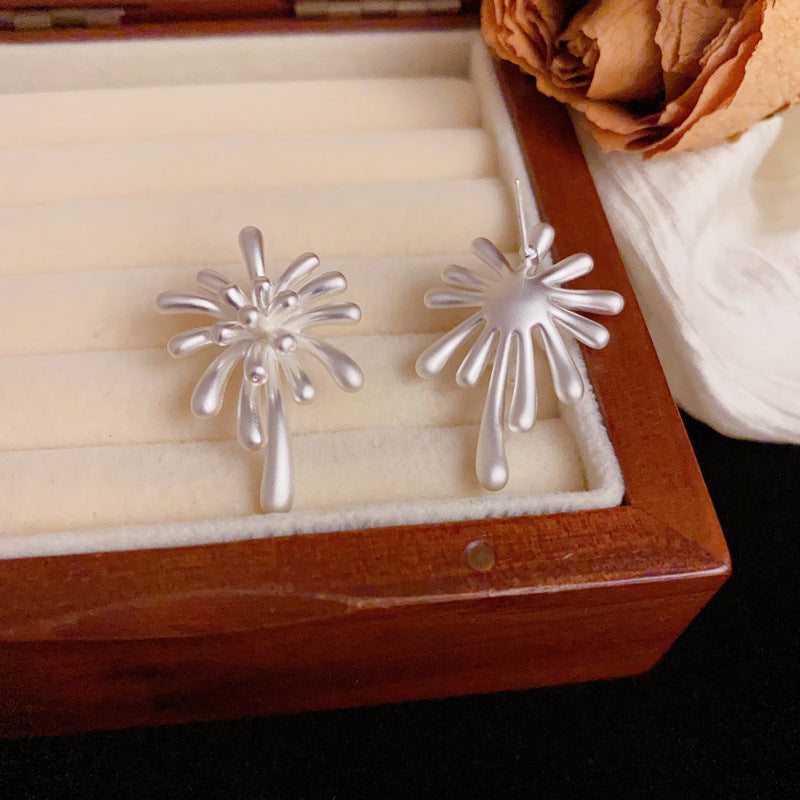 18K Matte Gold Luxury Metal Firework Earrings – Elegant Floral Design