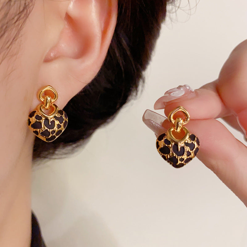 Luxury Metal Leopard Print Heart Stud Gold Earrings – Elegant Design