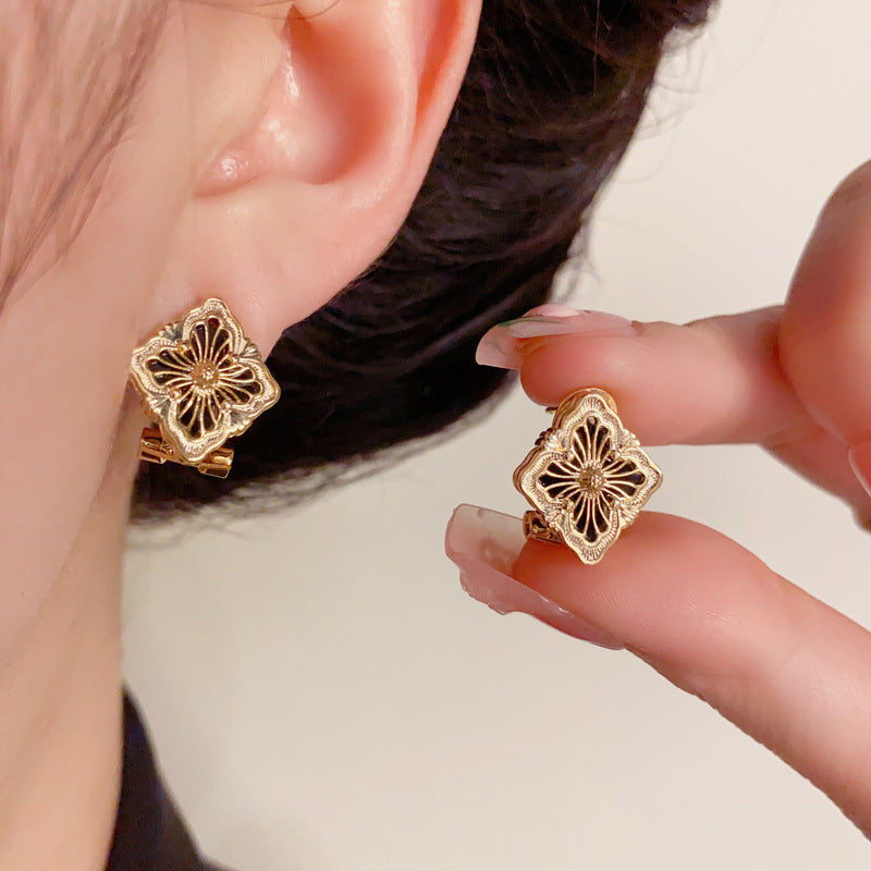 14K Gold-Plated Metal Four-Leaf Flower Stud Earrings – Elegant Vintage