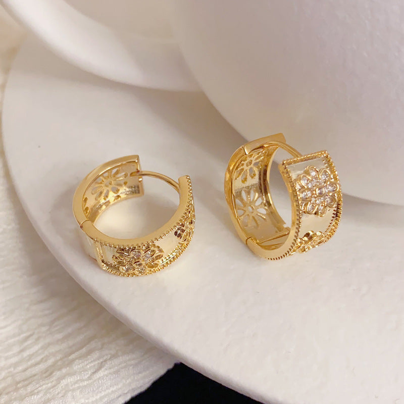 Elegant Metal Petal Hoop Earrings – Geometric French Retro Design