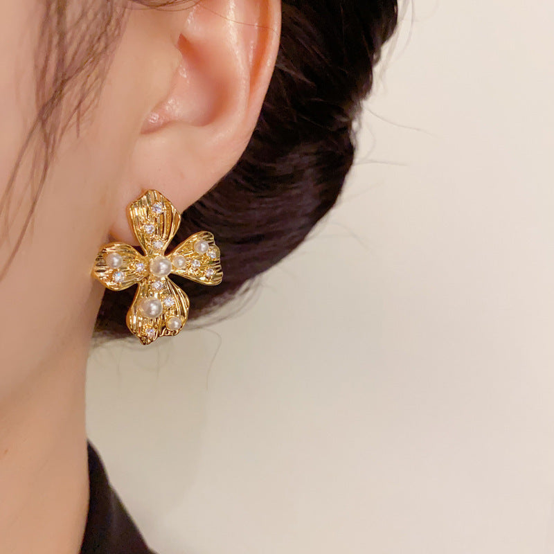 Elegant Metal Pearl Flower Stud Earrings – Retro Minimalist Design