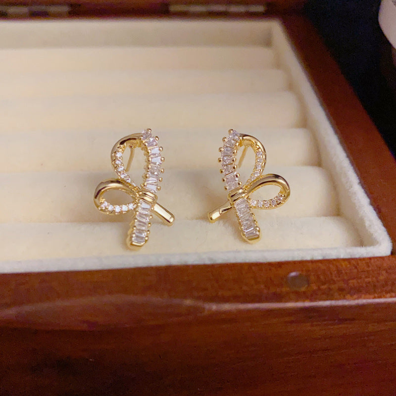 14K Gold-Plated Zircon Heart Stud Earrings – Sparkling Elegant Design