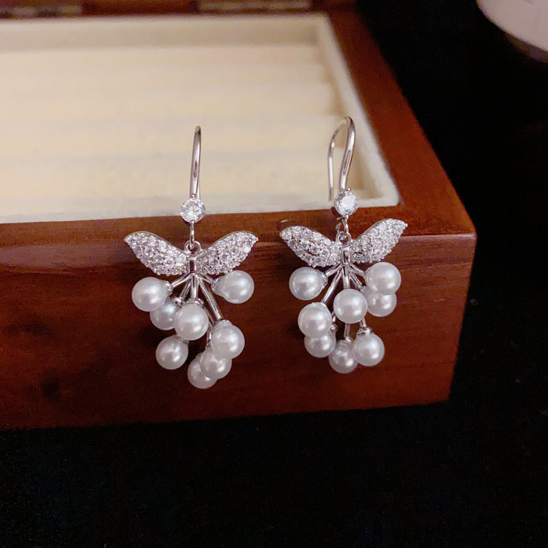 14K Gold Zircon Leaf Pearl Tassel Earrings - Chic Elegance Design