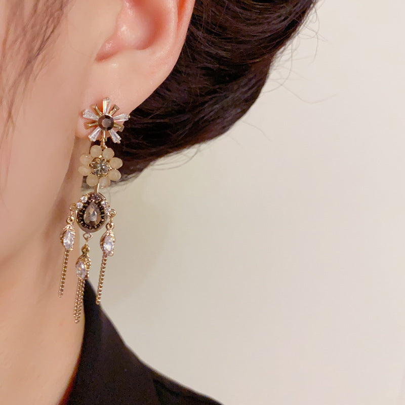 Luxury Petal Teardrop Chain Tassel Drop Earrings – Elegant Design