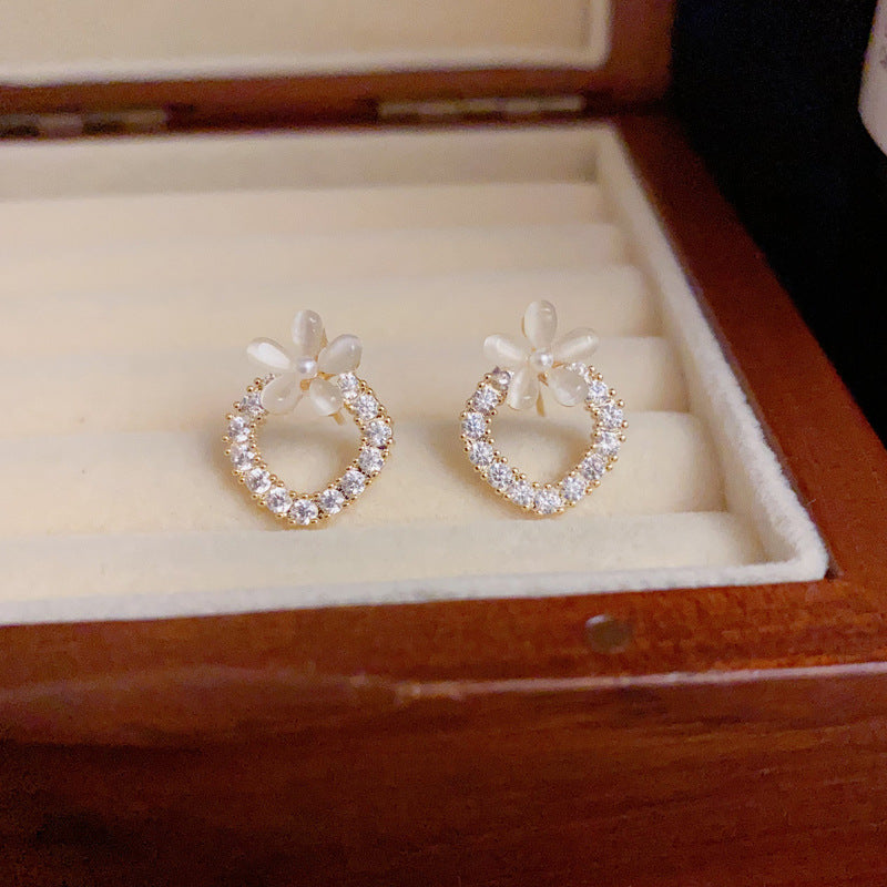 14K Gold Flower Diamond-Shaped Stud Earrings – Delicate Chic Design