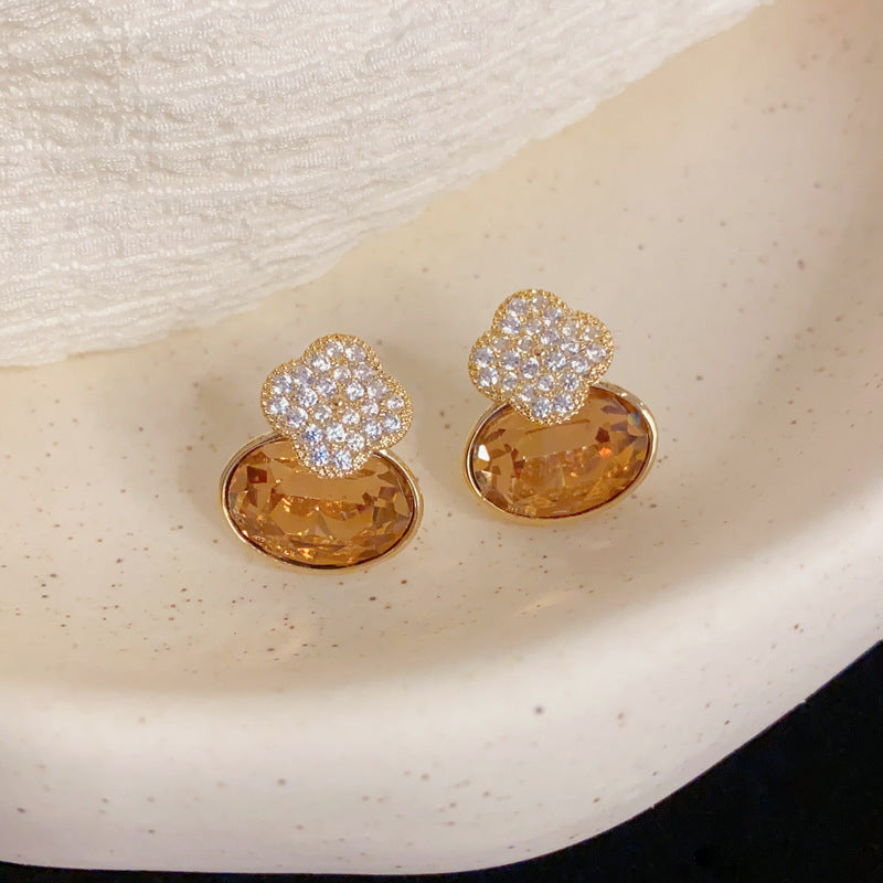 Elegant Four-Leaf Flower Oval Stud Earrings – Floral Geometric Design
