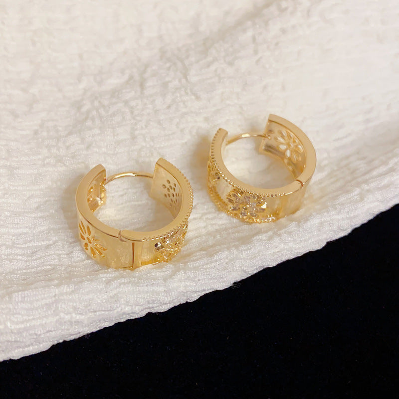 Elegant Metal Petal Hoop Earrings – Geometric French Retro Design