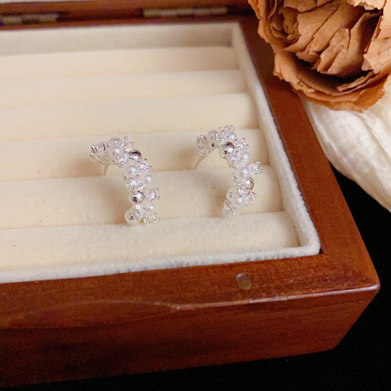 Luxury Zircon & Pearl C-Shaped Hoop Earrings– Elegant Geometric Design