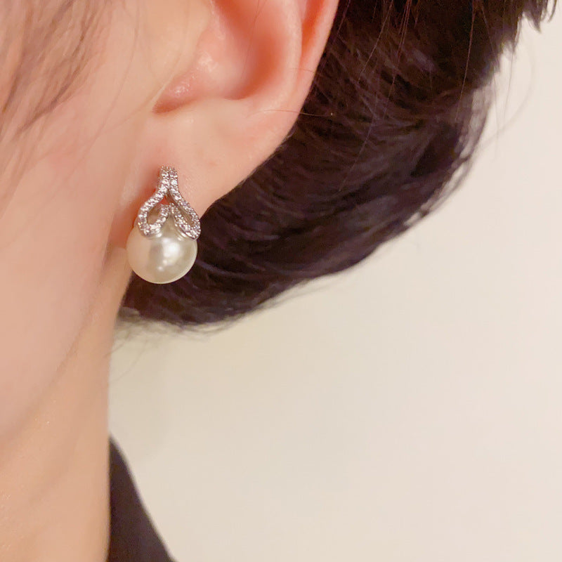 Elegant Zircon Leaf & Pearl Stud Earrings – Silver Geometric Design