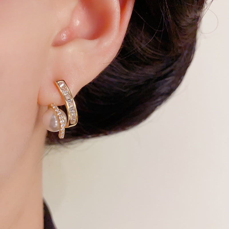 Elegant Zircon Geometric Pearl Stud Earrings – Geometric Design