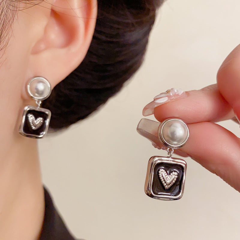 Elegant Pearl Square Heart Drop Earrings – Geometric Design