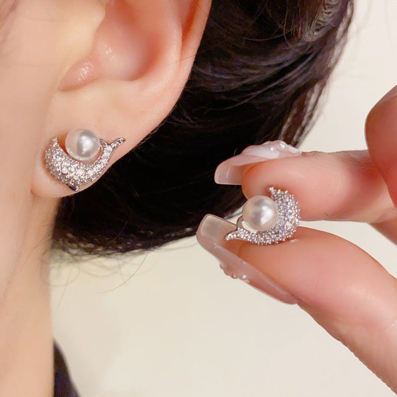 18K Gold Dolphin Pearl Stud Earrings – Sparkling Minimalist Design