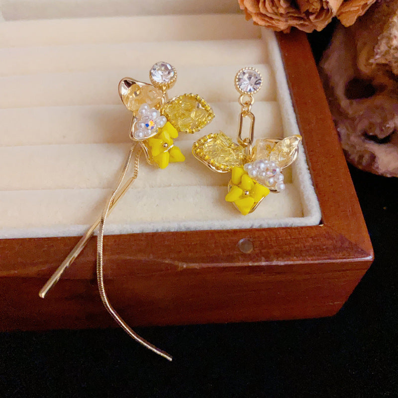 Asymmetric Flower Petal Tassel Gold Earrings – Elegant Floral Design