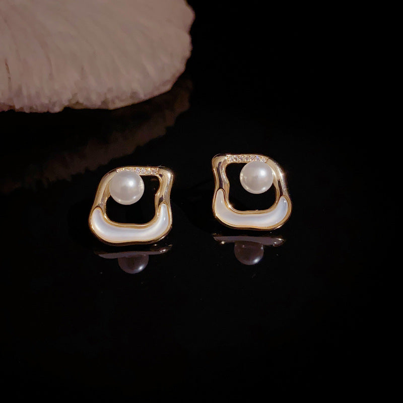 Luxury Mother-of-Pearl Geometric Stud Earrings – Elegant Design
