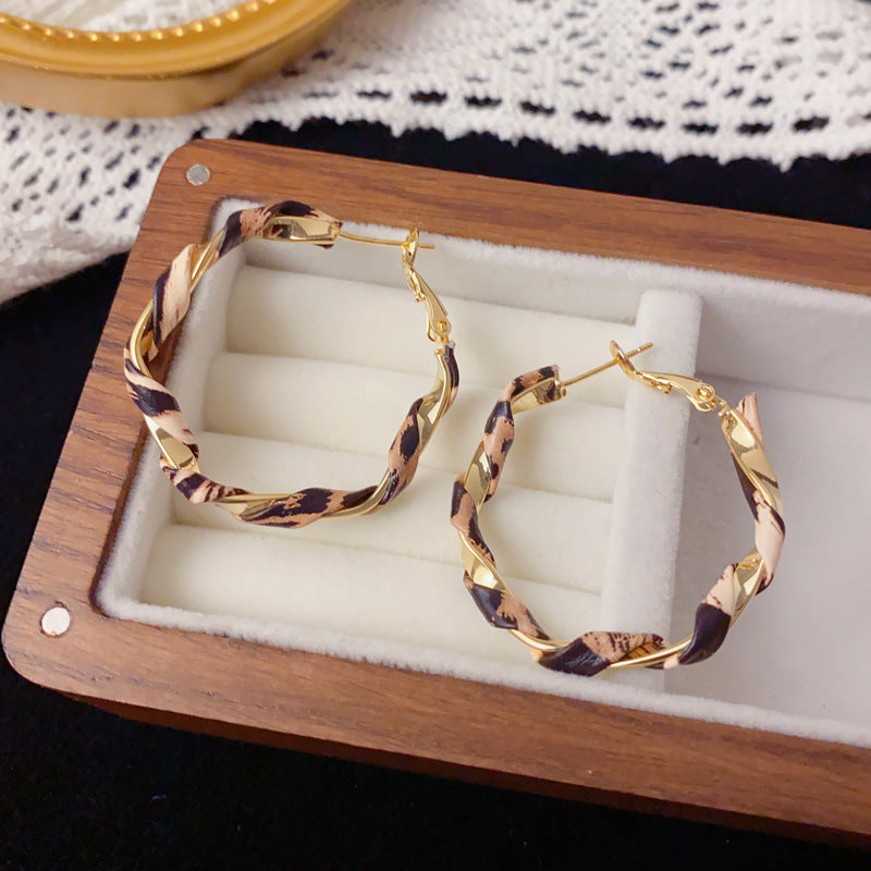 Luxury Leopard Twisted Metal Hoop Earrings – Elegant Design