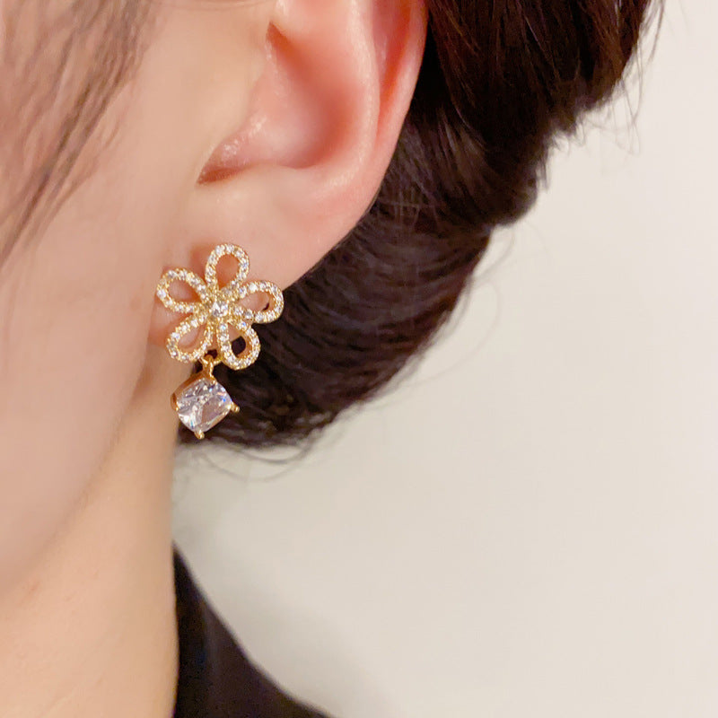 14K Gold-Plated Diamond Hollow Flower Earrings - Elegant Floral Design