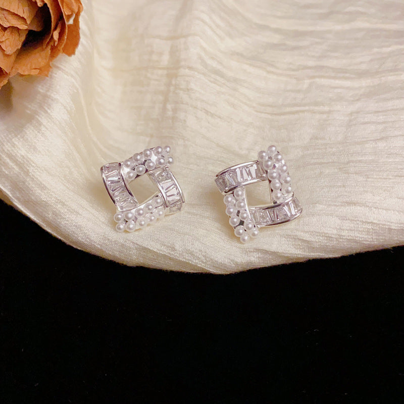 Luxury Pearl & Diamond-Shaped Stud Sliver Earrings – Geometric Design