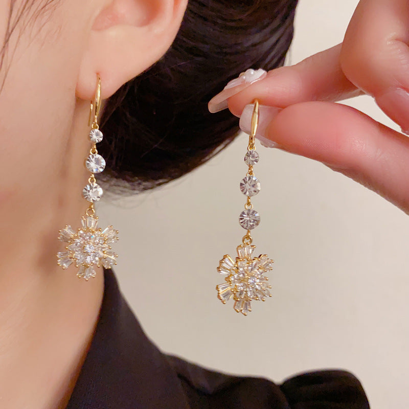Luxury Full-Zircon Snowflake Tassel Drop Earrings – Elegant Design