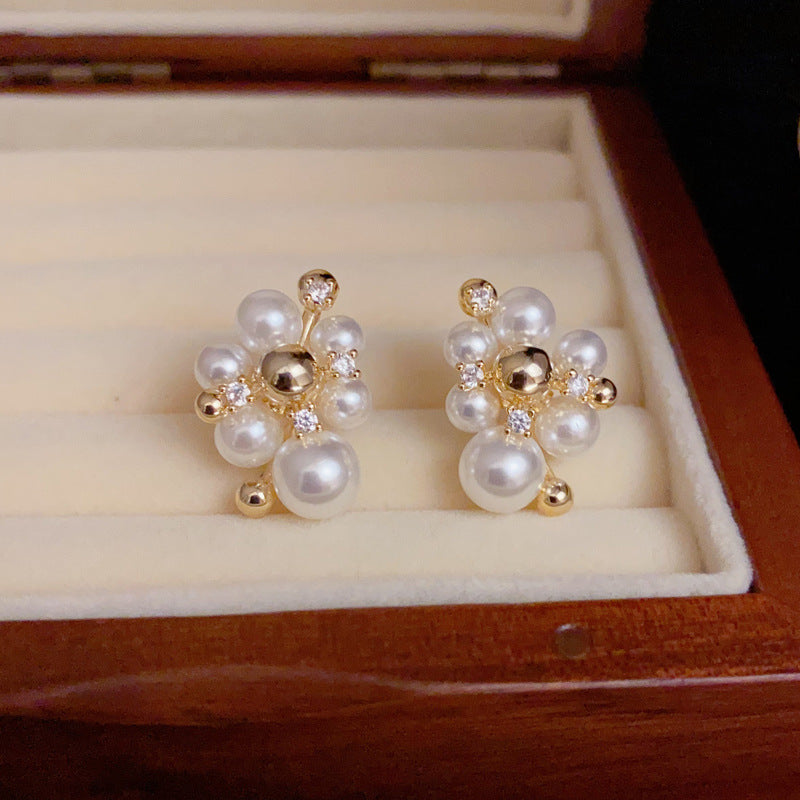 أقراط من المعدن المطلي بالذهب عيار 14 قيراطًا على شكل كرات ولؤلؤ - أنيقة وبسيطة