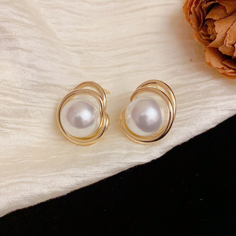Luxury Metal Irregular Pearl Gold Earrings –Geometric Elegant Design