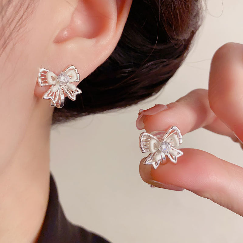 Elegant Thick Silver Zircon Bow Ear Clip – Non-Piercing Clip-On Design