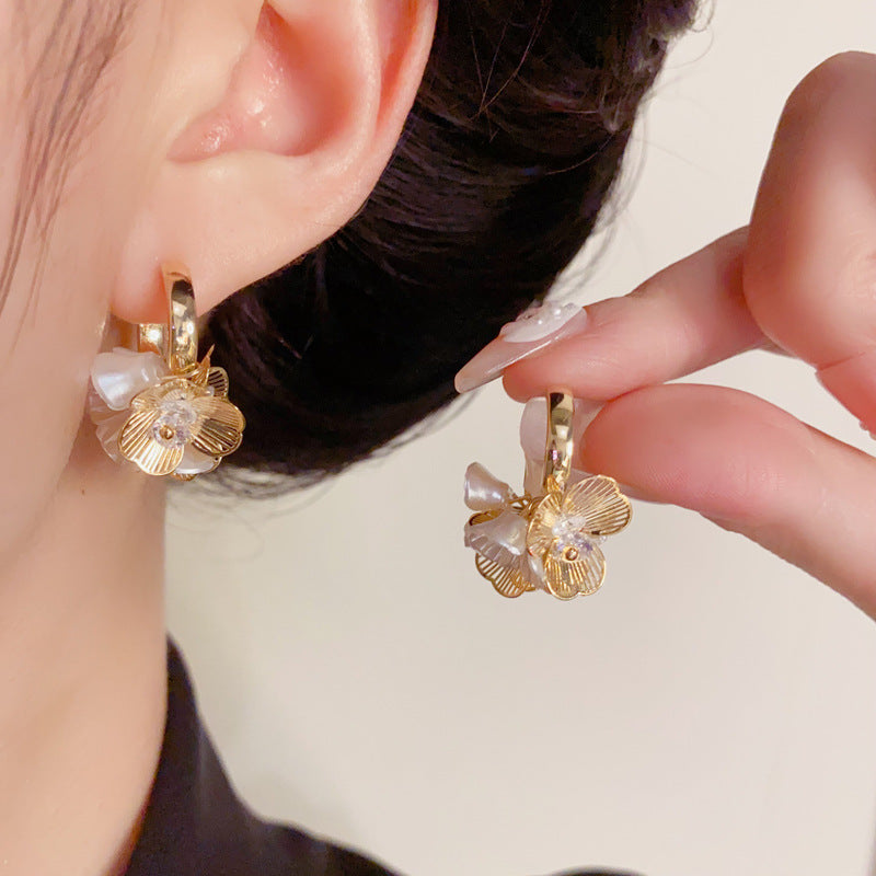 Elegant White Zircon & Metal Petal Ear Cuff Earrings – Floral Design