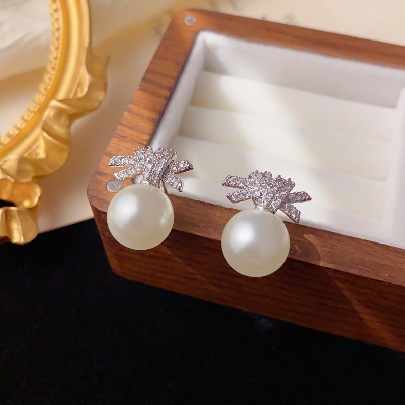 Luxury Zircon Knot Pearl Stud Earrings – Geometric Design