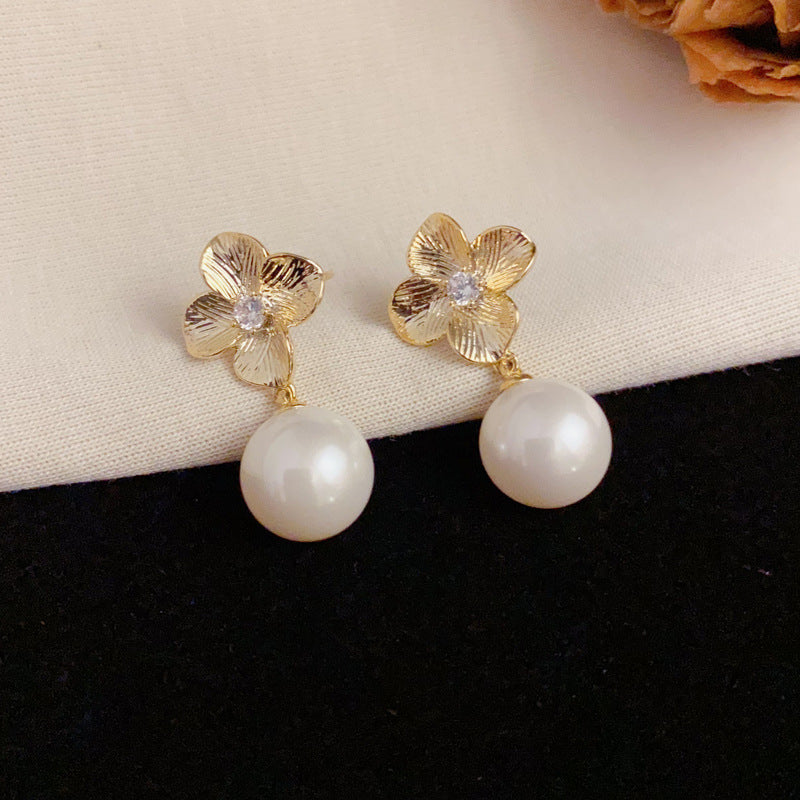 Luxury Metal Petal & Faux Pearl Drop Gold Earrings – Floral Design