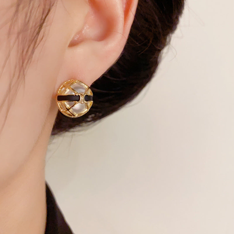Elegant Pearl Round Ring Stud Gold Earrings – Geometric Design