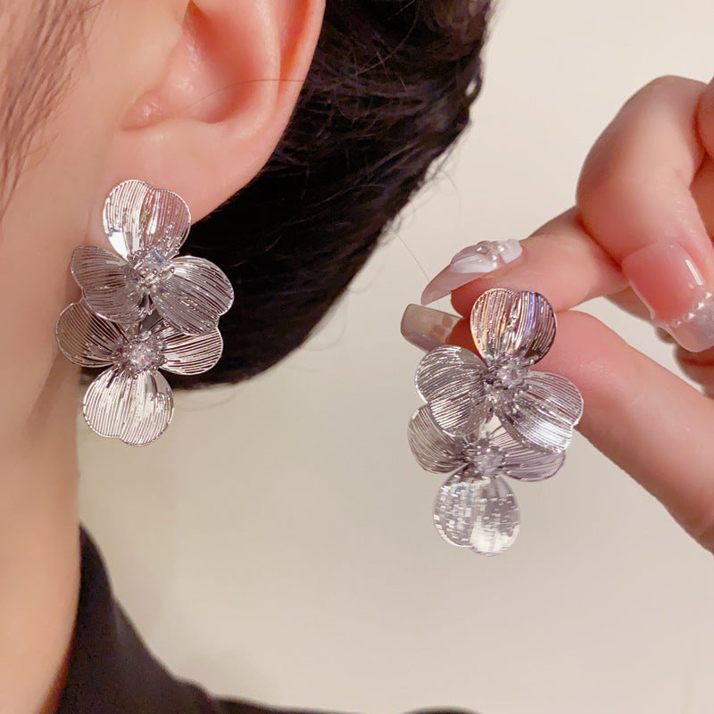 Luxury Metal Petal Tassel Drop Earrings – Elegant Floral Design