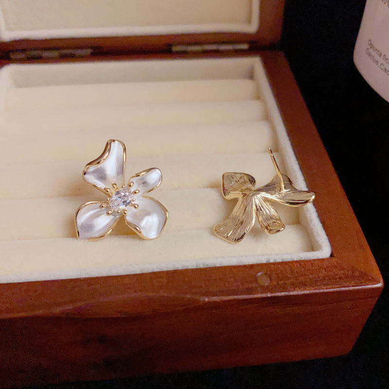 14K Gold Minimalist Enamel Flower Stud Earrings – Elegant Design