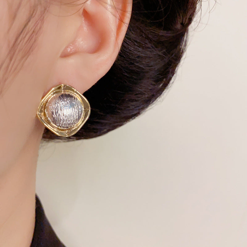 Luxury Metal Diamond-Shaped Two-Tone Stud Earrings – Geometric Design