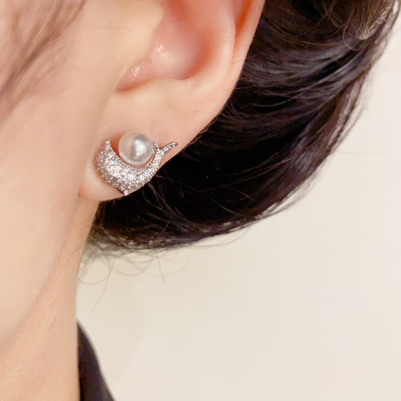 18K Gold Dolphin Pearl Stud Earrings – Sparkling Minimalist Design