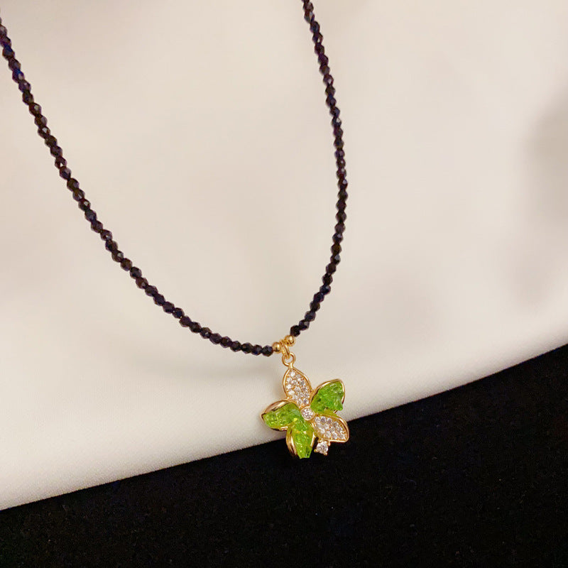 Vintage Green Flower & Black Crystal Pendant Necklace – Elegant Design