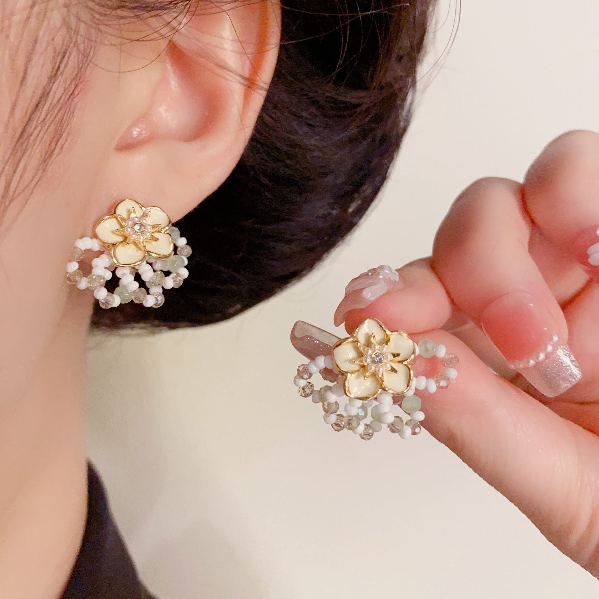 Elegant Flower Beaded Gold Earrings – S925 Silver Needle Floral Design
