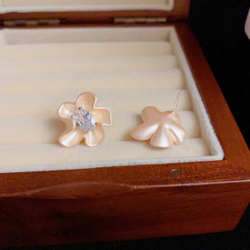 14K Gold Sweet Zircon Flower Stud Earrings – Elegant Floral Design