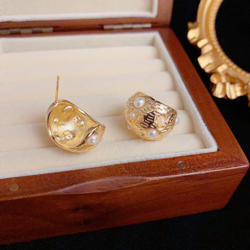 Elegant Pearl Metal Irregular Earrings – Geometric Design