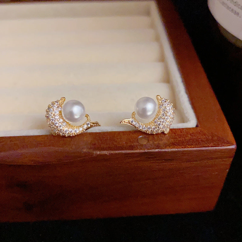 18K Gold Dolphin Pearl Stud Earrings – Sparkling Minimalist Design