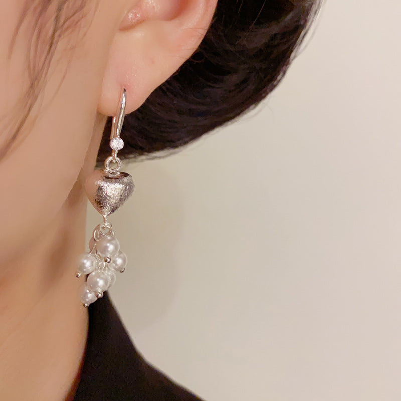 Luxury Metal Heart & Pearl Tassel Ear Hook Earrings – Elegant Design