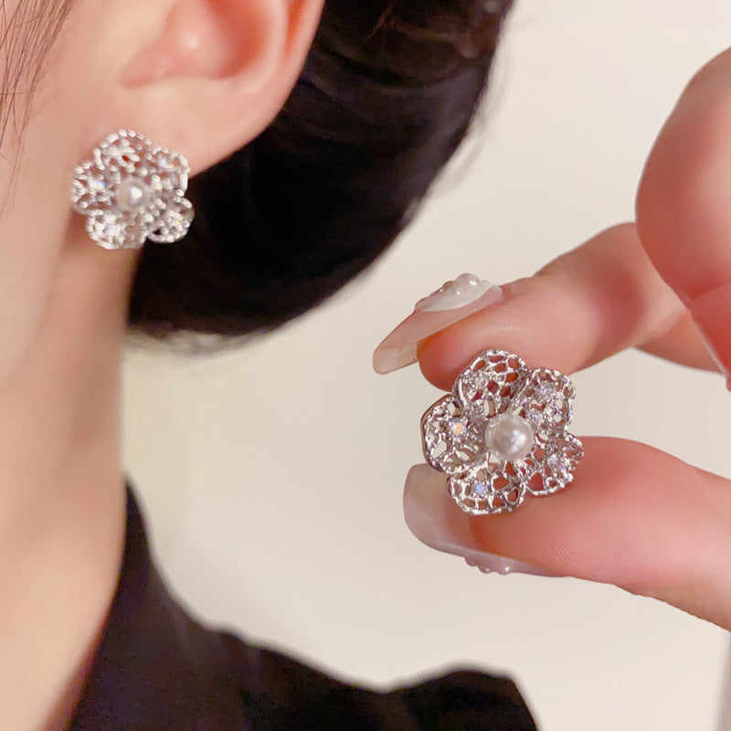 Luxury Zircon Openwork Petal Stud Earrings – Elegant Floral Design