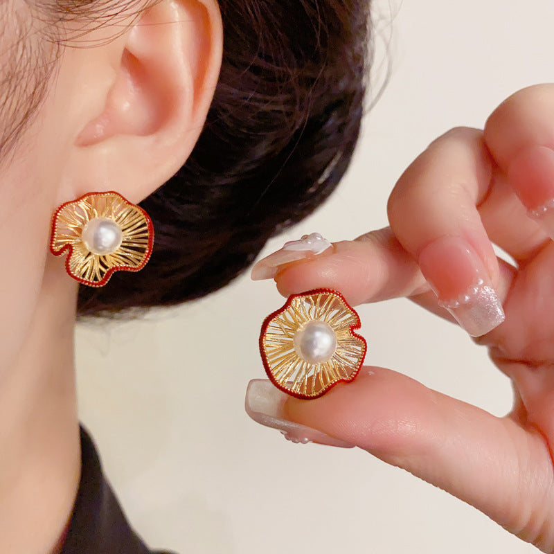 Elegant Red Curled Leaf Pearl Gold Earrings – Floral Design