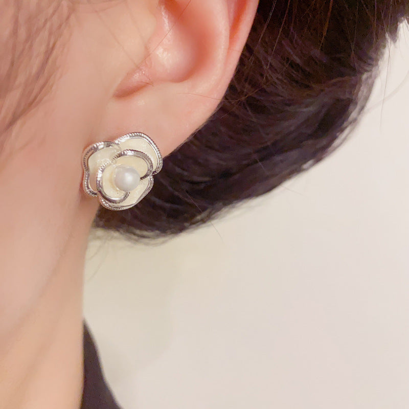 Luxury Metal Flower Stud Sliver Earrings – Elegant Floral Design