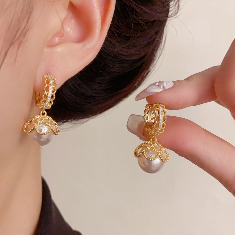 Luxury Lace Edge Pearl Ear Cuff Earrings – Geometric Design