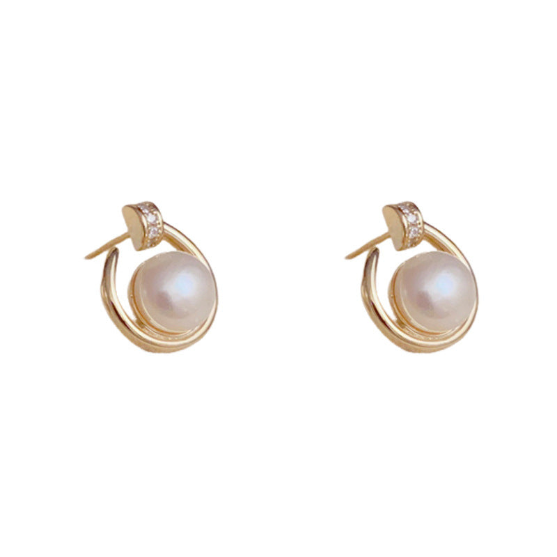 14K Gold Luxury Nail & Freshwater Pearl Stud Earrings – Elegant Design