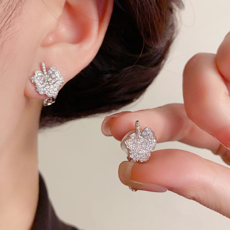 Elegant Full-Zircon Maple Leaf Ear Clip – Non-Piercing Clip-On Design