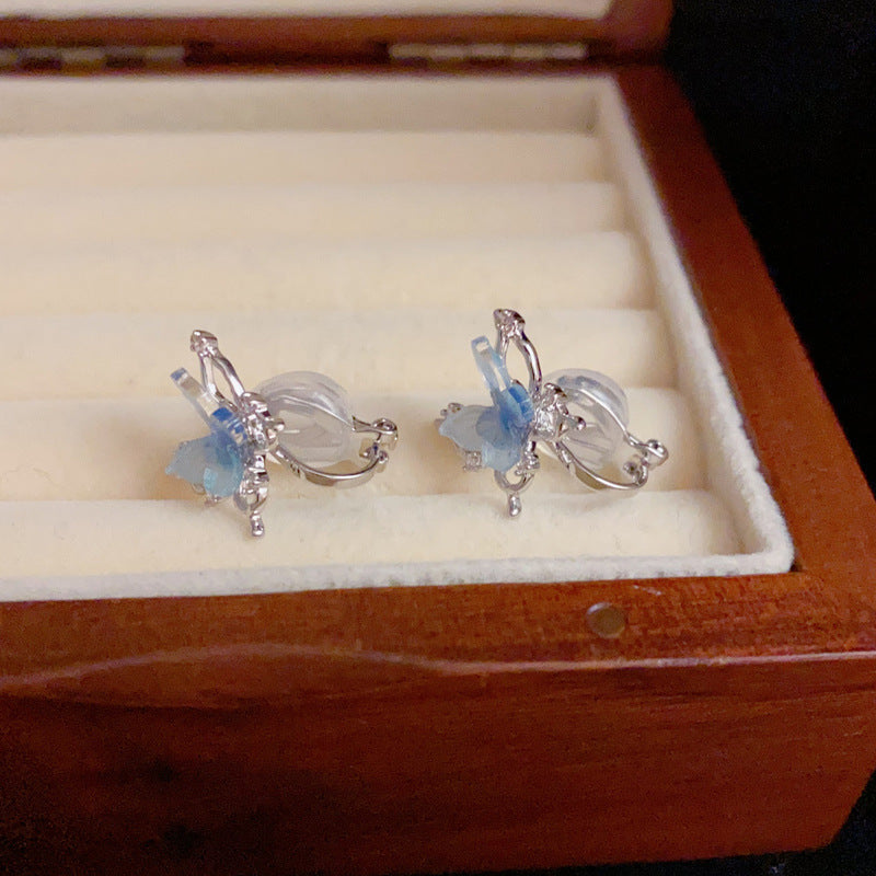 14K Gold Gradient Butterfly Ear Clip - Chic Elegance Design