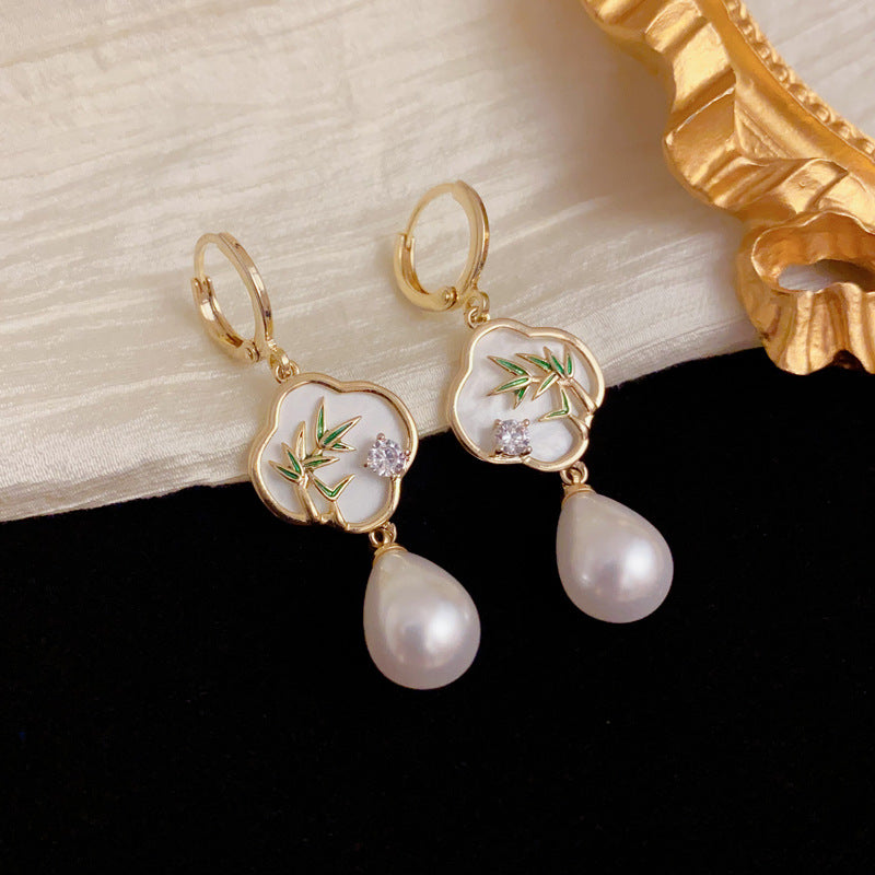 Emerald Bamboo Flower Teardrop Pearl Drop Earrings – Floral Design